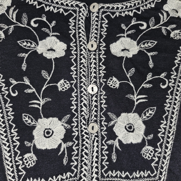 Black and white embroidered blouse, Size 10/12, Lane Bryant - Picture 3 of 5